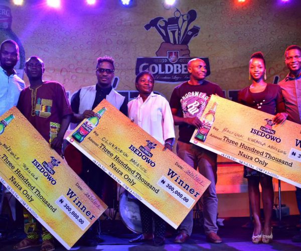 Photo shows Rex Anthony Anieke, Assistant Brand Manager, Regional Mainstream Brands, Nigerian Breweries Plc (1st from Left); Iledare Oluwajuwonlo, popularly known as Jaywon, Guest Performing Artist (3rd from Left); Wilson Umukoro, Area Sales Manager, Ondo, Nigerian Breweries Plc (3rd from Right) and Josiah Akinola, Assistant Brand Manager, Regional Mainstream Brands, Nigerian Breweries Plc (1st from Right). With them are some of the beneficiaries of Goldberg’s Isedowo empowerment initiative, during the presentation of business grants to entrepreneurs in Ondo state recently